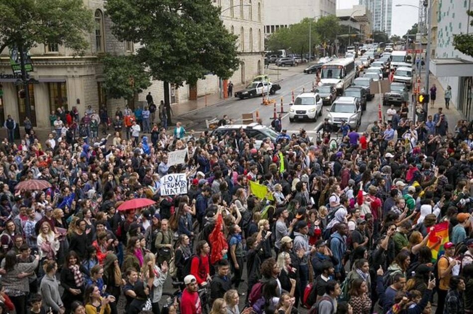 Aumentan seguridad en edificios de Trump por protestas contra su elección