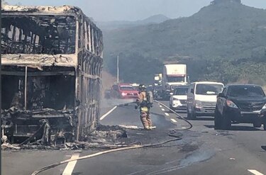 Se incendia un bus de la ruta Panamá-David en el sector de Los Ruices