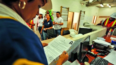 Solicitudes de permisos de trabajo caen un 3.1%