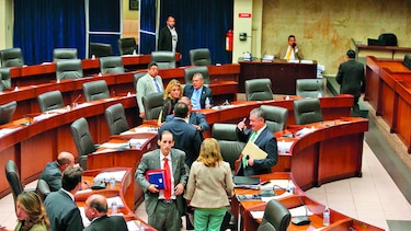 Debaten reformas a ley de carrera administrativa
