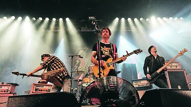 EAGLES OF DEATH METAL ANULA EL FINAL DE SU GIRA
