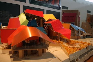Martinelli anunció que Biomuseo panameño diseñado por Gehry abre en mayo