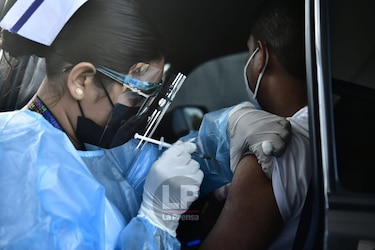 En los auto exprés se han colocado al menos 420 mil dosis contra el coronavirus