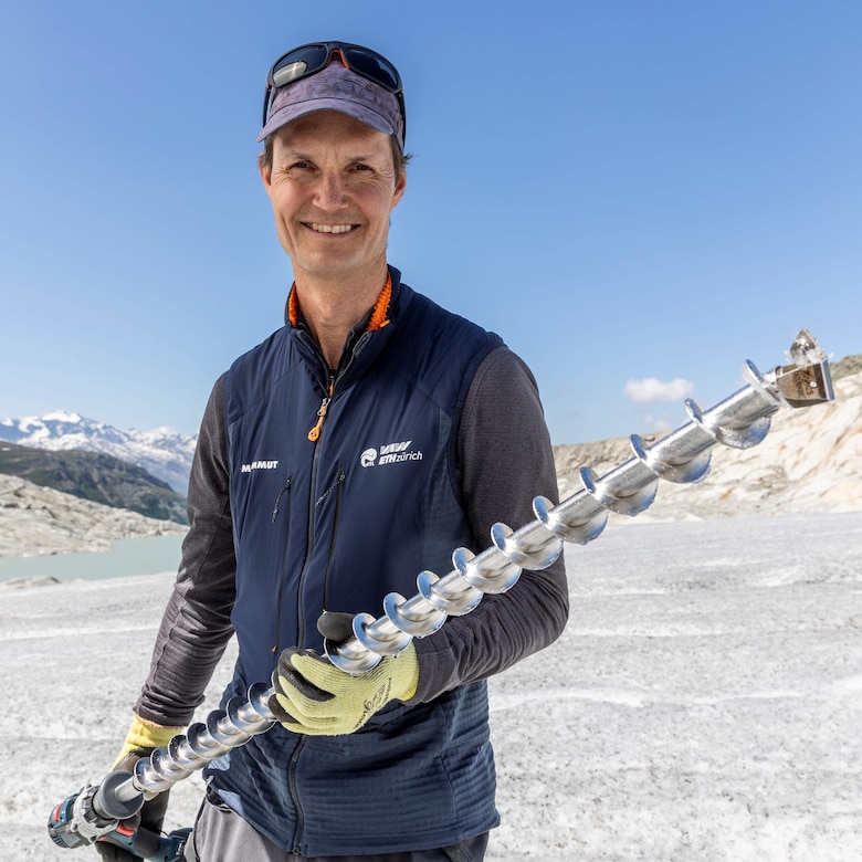 Cómo el derretimiento de los glaciares amenaza la idílica vida en los Alpes que define a Suiza