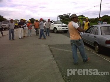 Integrantes del Suntracs cierran la Panamericana
