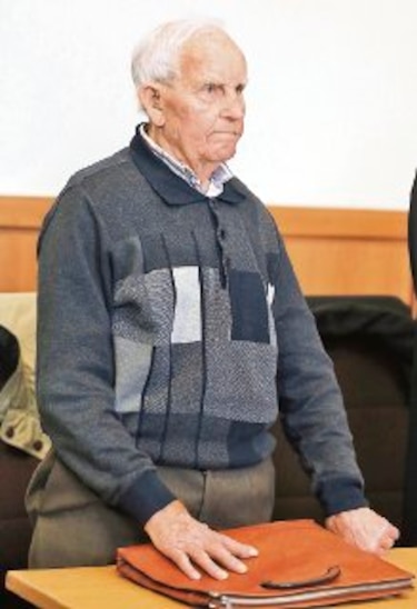 Acusan a exnazi de masacre en Francia