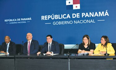 Frenan contratación de empresas que proveerán uniformes y útiles escolares