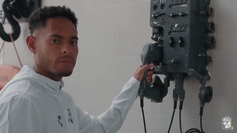 Así presentó Club León a Ismael Díaz: video tipo James Bond desde el Canal de Panamá