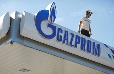 Fitch baja nota de riesgo a 28 empresas rusas