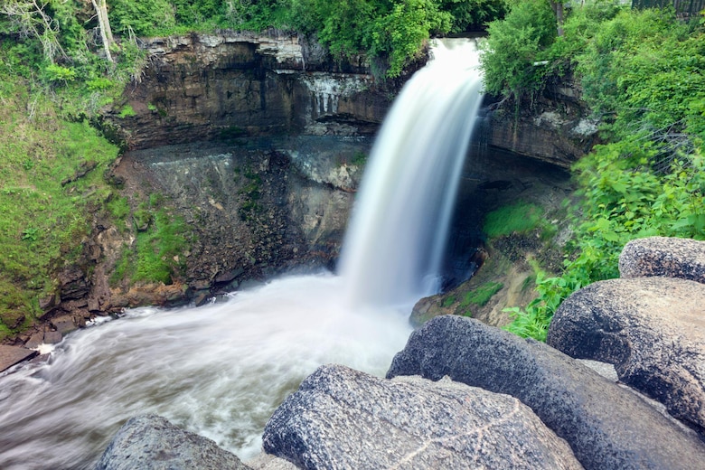 Por qué Mineápolis es una de las ciudades más felices del mundo (y la conexión nórdica que ayuda a explicarlo)