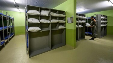 Por qué Suiza es el país con más búnkeres nucleares en el mundo y quiere modernizarlos ahora