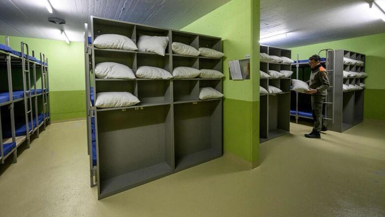 Por qué Suiza es el país con más búnkeres nucleares en el mundo y quiere modernizarlos ahora