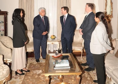 Sobrino del rey Carlos III visita Panamá y se reúne con el presidente Mulino