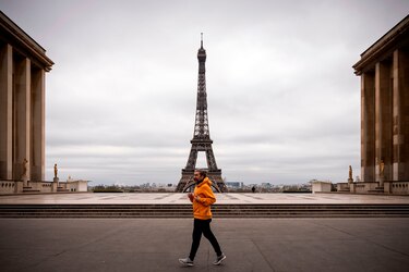La mitad de la población francesa está totalmente vacunada contra la Covid-19