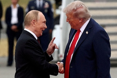 Trump avisa que habrá ‘sanciones severas’ para ‘cualquier país’ con negocios con Rusia