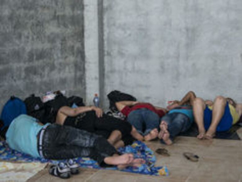 Desánimo y desesperación se apodera de cubanos que aguardan en Costa Rica