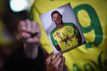 Policía británica abandona búsqueda del avión en que viajaba el jugador argentino Emiliano Sala