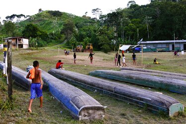 ‘Algunos pueblos indígenas pasaron de vivir de la migración al narcotráfico como mulas’: obispo de Darién