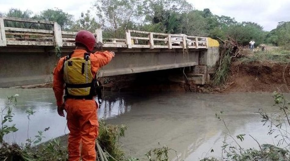 Veraguas: Sinaproc atiende emergencias en puentes en la vía hacia Mariato