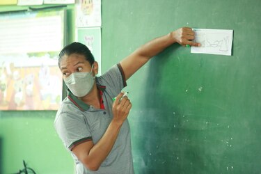 Solo un tercio de los menores acude a clase por la pandemia en América Latina