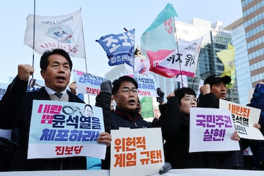 Adiós al gobierno en Francia, lo que viene en Corea del Sur, Milei y la inmigración