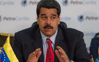 Maduro obtiene poderes especiales para moverse en 'complejos escenarios'