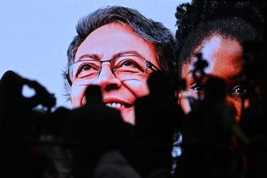 Una Colombia dividida empieza la transición