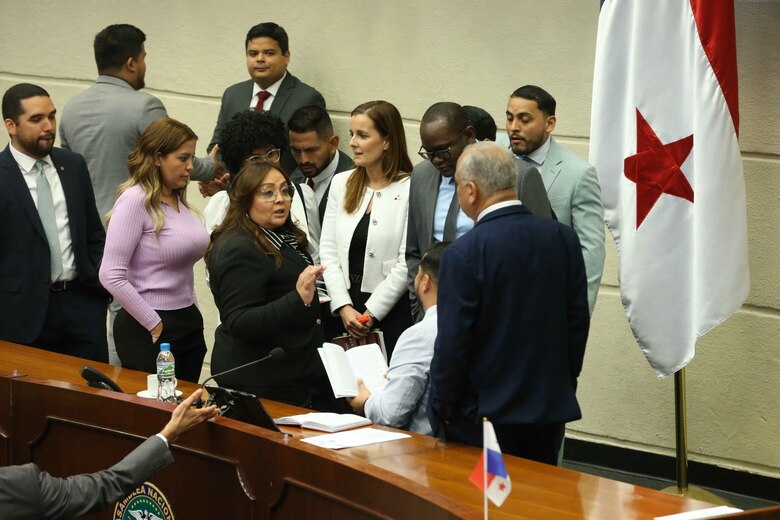 Tres de quince y la mesa está servida: Vamos y Panameñistas presiden primeras comisiones legislativas