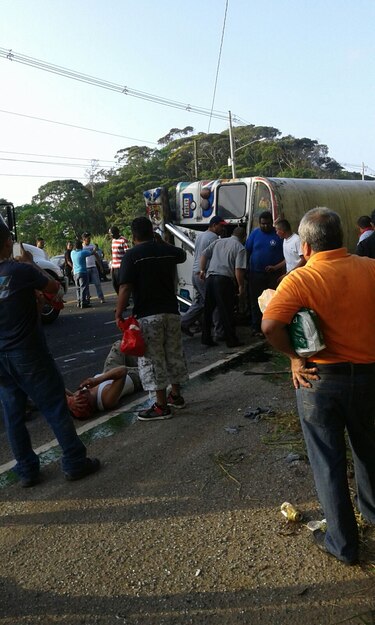 Accidente entre dos buses deja al menos 30 heridos en Quebrada Ancha