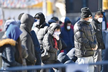 Nuevo récord diario de muertes y contagios en EU
