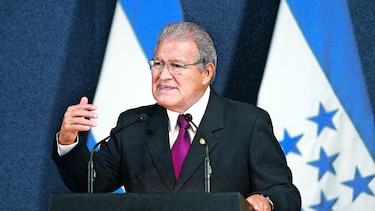 Sánchez Cerén critica decisión de la Corte