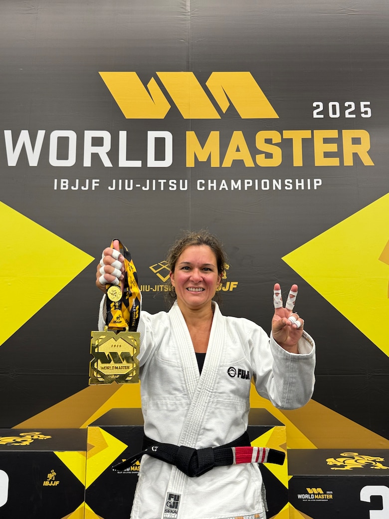 Jennisín Rosanía revalida su título mundial de Jiu Jitsu y hace historia para Panamá