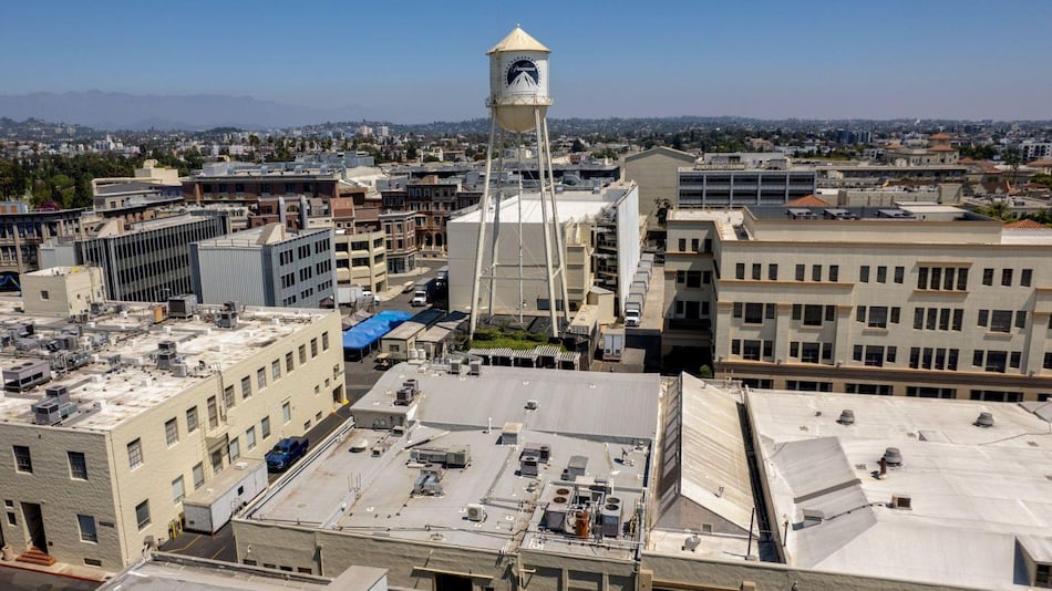 Paramount lanza una oferta hostil por Warner Bros. Discovery a 30 dólares por acción