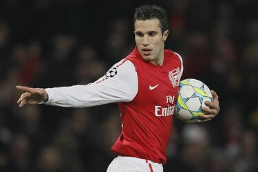 El Arsenal no quiere vender a Van Persie, aunque fiche a otro delantero