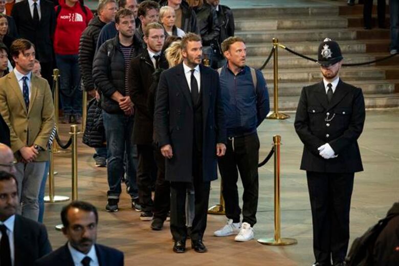 David Beckham estuvo por 12 horas en una fila para ver la capilla ardiente de la reina
