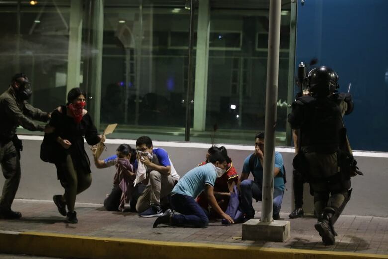 Detienen a 46 personas en nueva jornada de manifestaciones contra las reformas constitucionales