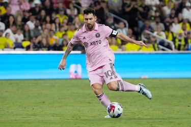 Activistas medioambientales vandalizan la mansión de Leo Messi
