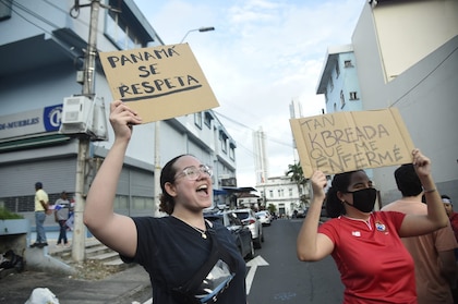 ‘¿Queremos consulta? ¡No!’, gritan miles de ciudadanos que marcharon a la Asamblea; antimotines los dispersa con gas lacrimógeno