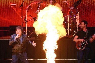 El insólito concierto con el que Milei buscó ‘recuperar la mística’ en medio de los escándalos de corrupción y la crisis económica en Argentina