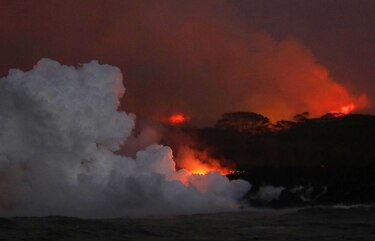 Lava volcánica acecha planta geotérmica en Hawái