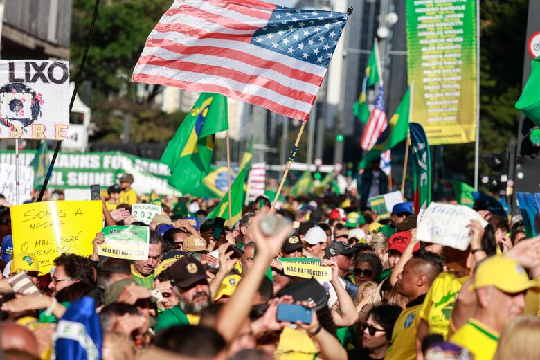 Actos a favor de Bolsonaro atacan a Lula y al Poder Judicial en medio de elogios a Trump