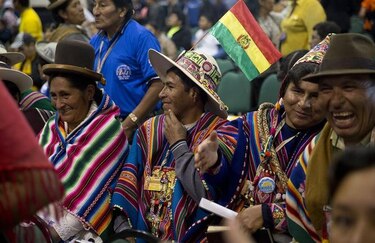 Papa pide perdón por 'crímenes' de iglesia contra los indígenas