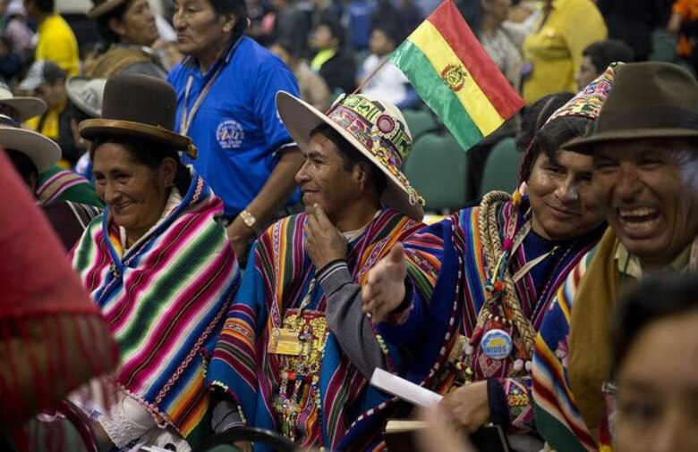 Papa pide perdón por 'crímenes' de iglesia contra los indígenas