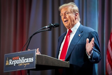 Trump anuncia un arancel del 25% a las importaciones de México y Canadá