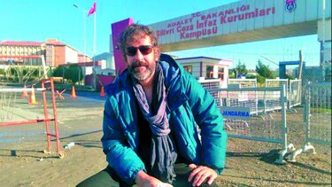 Detienen a periodista alemán en Turquía
