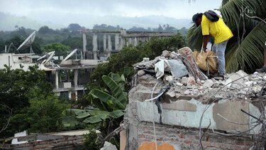 Cifra de muertos por sismo en Ecuador llega a 654