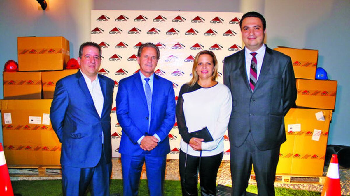 Rodrigo Jaén, Mike Wilson, Verónica Sotres y Willie Parra.