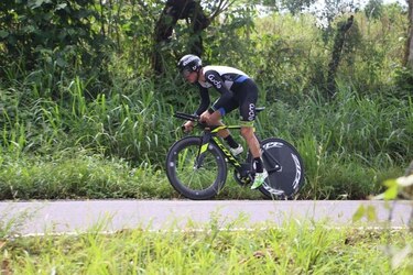 Español Óscar Sevilla gana crono individual