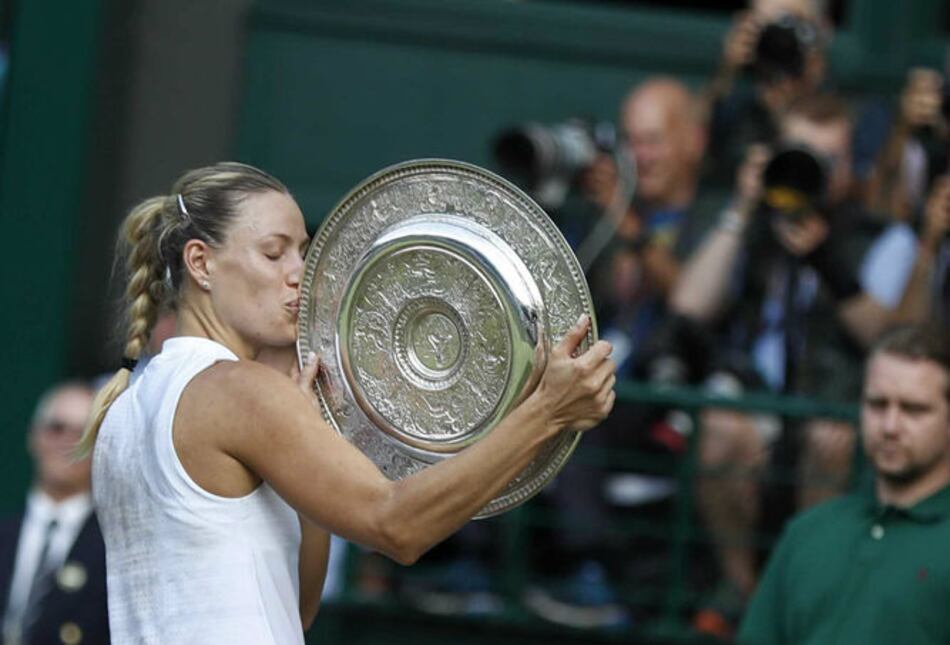 Kerber y Djokovic suben, Halep y Nadal aún arriba