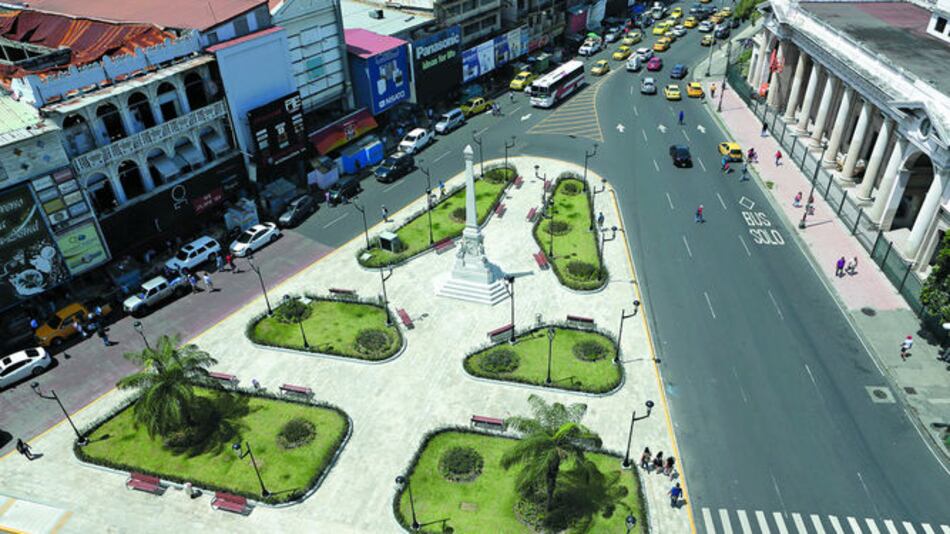 La historia detrás de la plaza 5 de Mayo